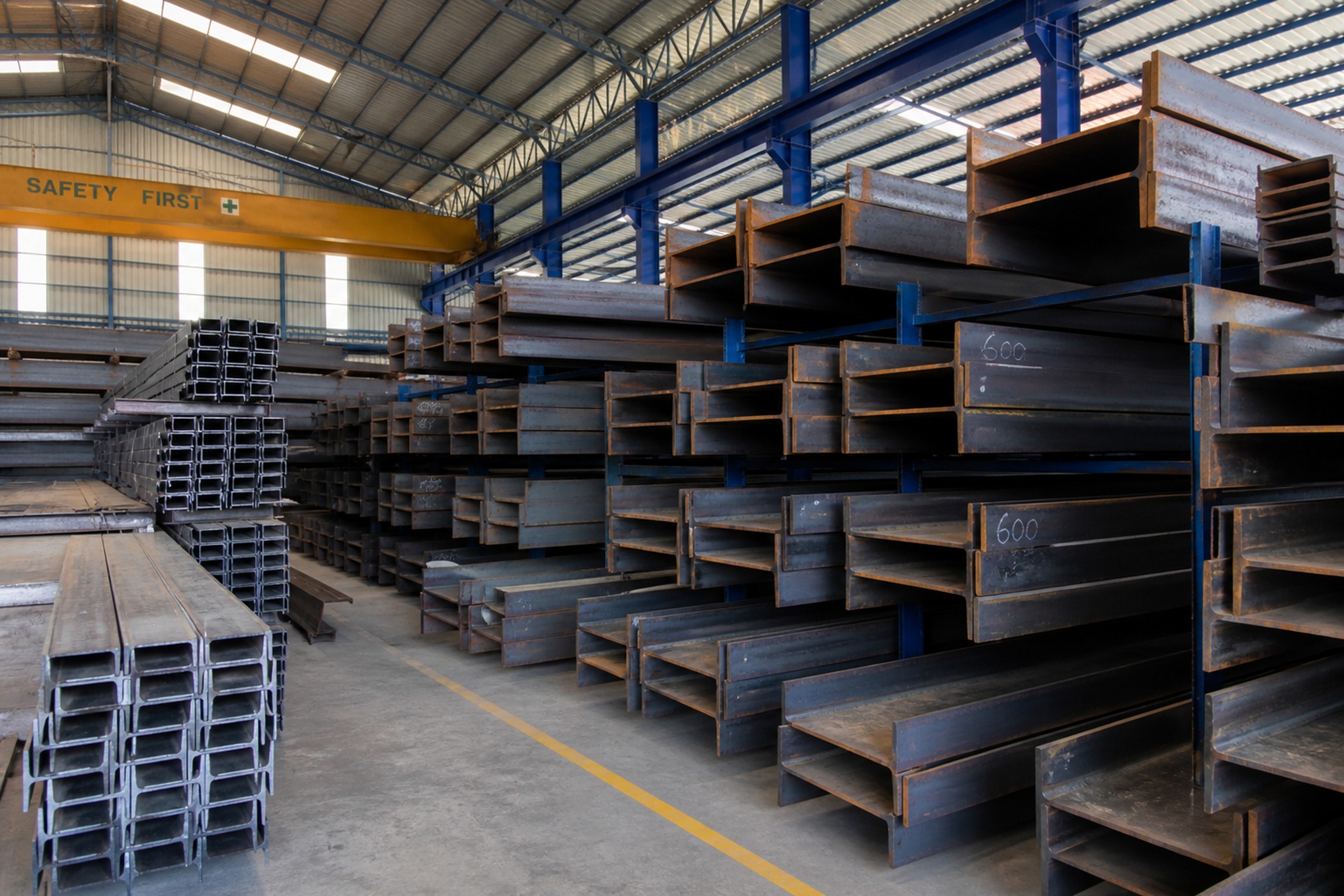 Perbandingan baja profil WF Wide Flange dan H-Beam — perbedaan baja WF vs H-beam